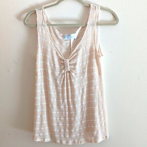 Woven front knot tank